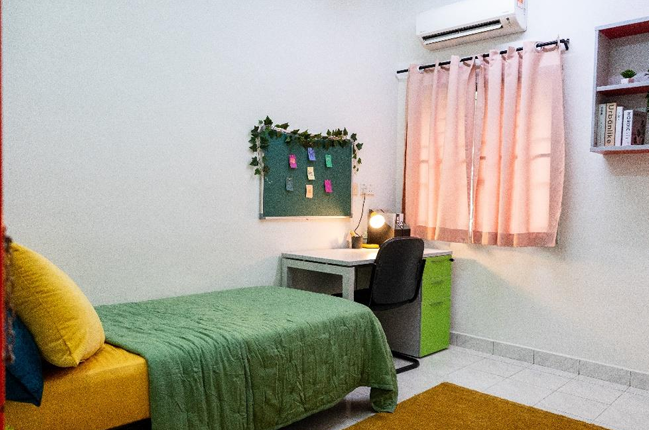 Single Room with Shared Ensuite Bathroom, A/C